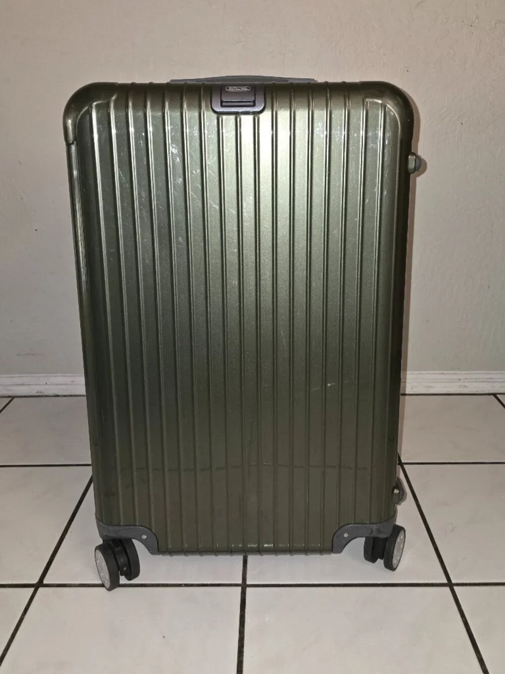 Rimowa Salsa Deluxe Multiwheel 830.90 Large 82L Check-In 4 Spinner Olive AS-IS